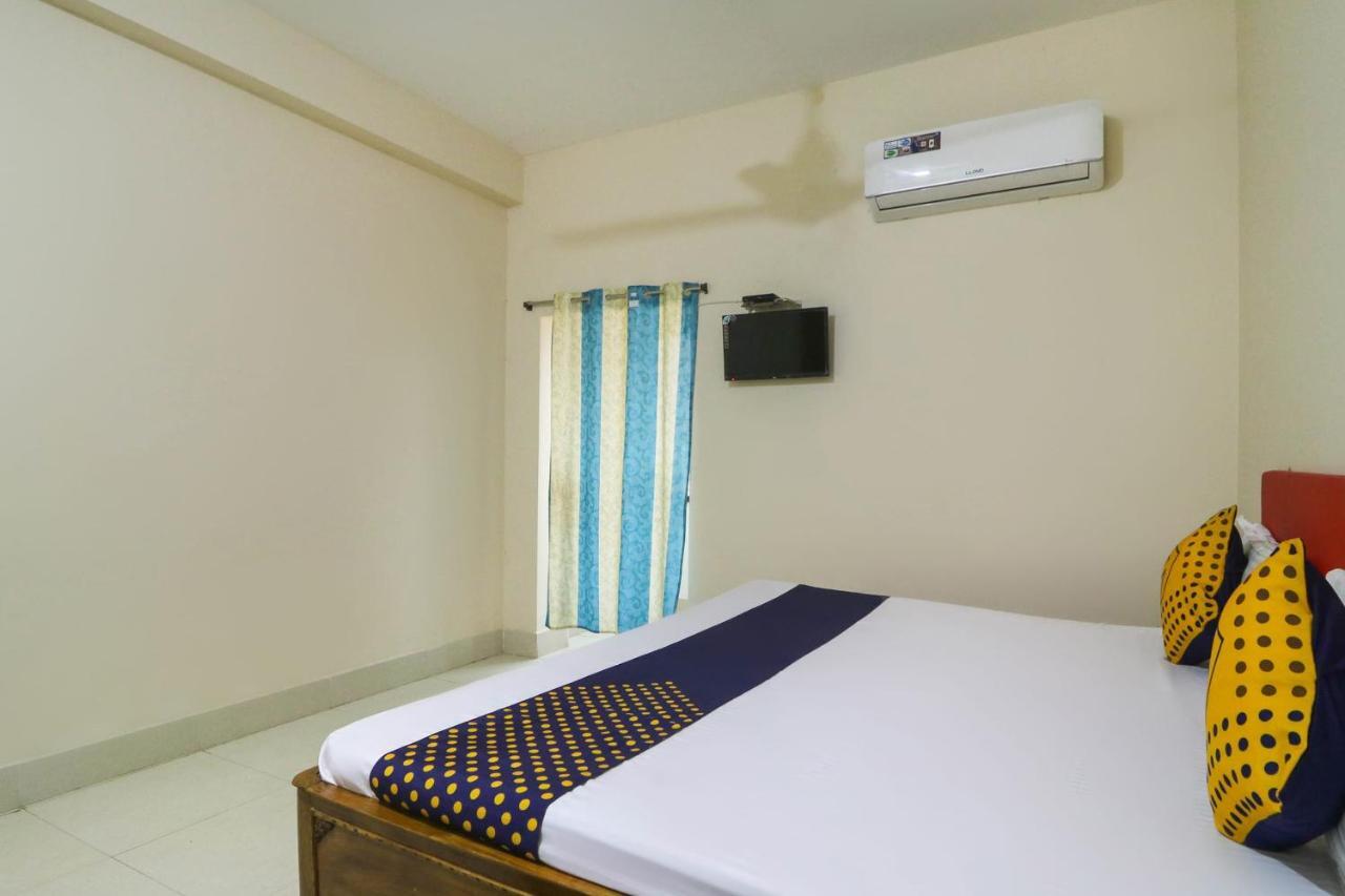 Hôtel Spot On 68151 Prafulla Palace à Jatani Extérieur photo