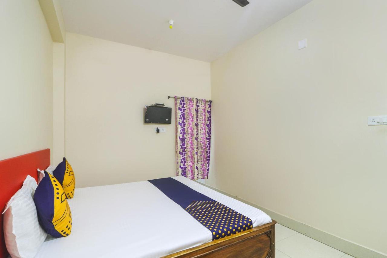 Hôtel Spot On 68151 Prafulla Palace à Jatani Extérieur photo