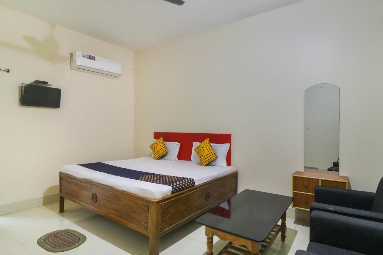 Hôtel Spot On 68151 Prafulla Palace à Jatani Extérieur photo