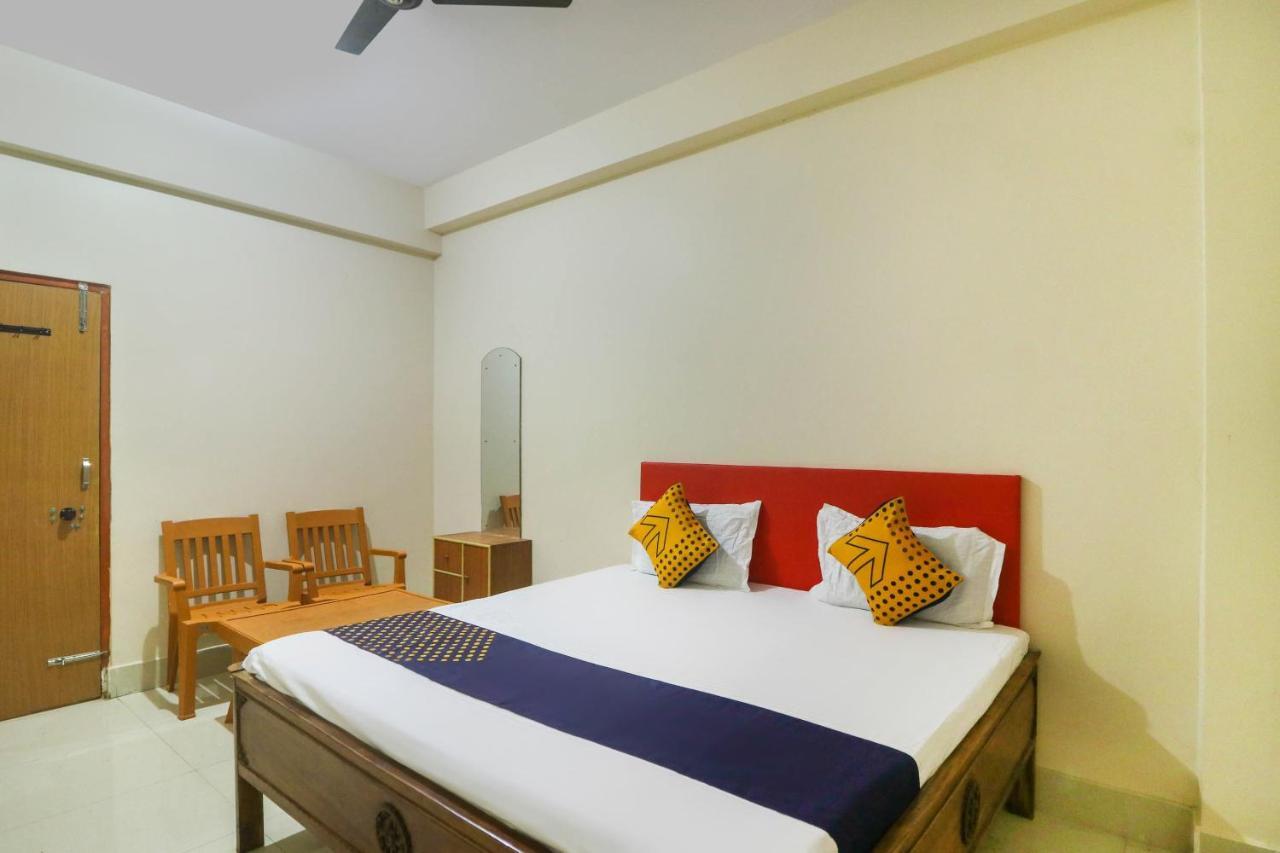 Hôtel Spot On 68151 Prafulla Palace à Jatani Extérieur photo