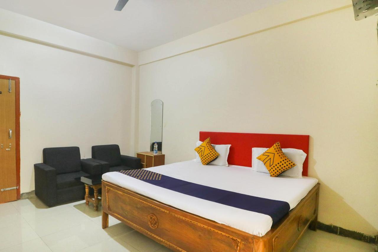 Hôtel Spot On 68151 Prafulla Palace à Jatani Extérieur photo